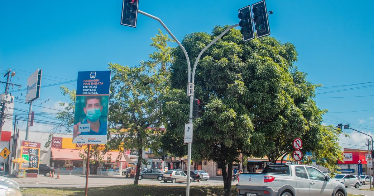 Ministério dos Transportes critica decisão de Maceió sobre furar sinal vermelho