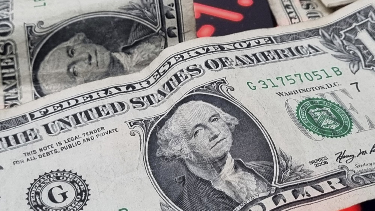 Dólar recua para menos de R$ 5,40 enquanto Ibovespa atinge novo recorde histórico