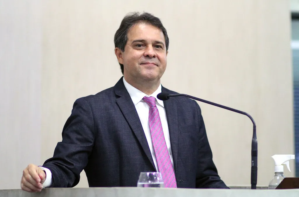 Prefeito Evandro Leitão destaca desafios para manter limpeza nas ruas de Fortaleza