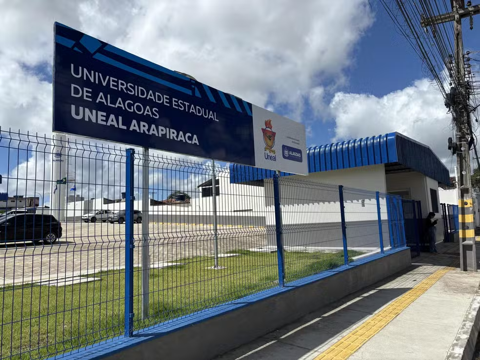 Uneal divulga resultado final do concurso para professor efetivo em Alagoas