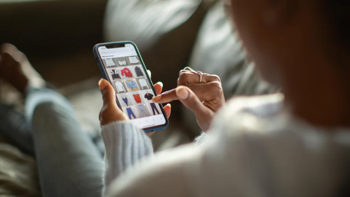 40% dos brasileiros aceitam delegar decisões de compras à inteligência artificial