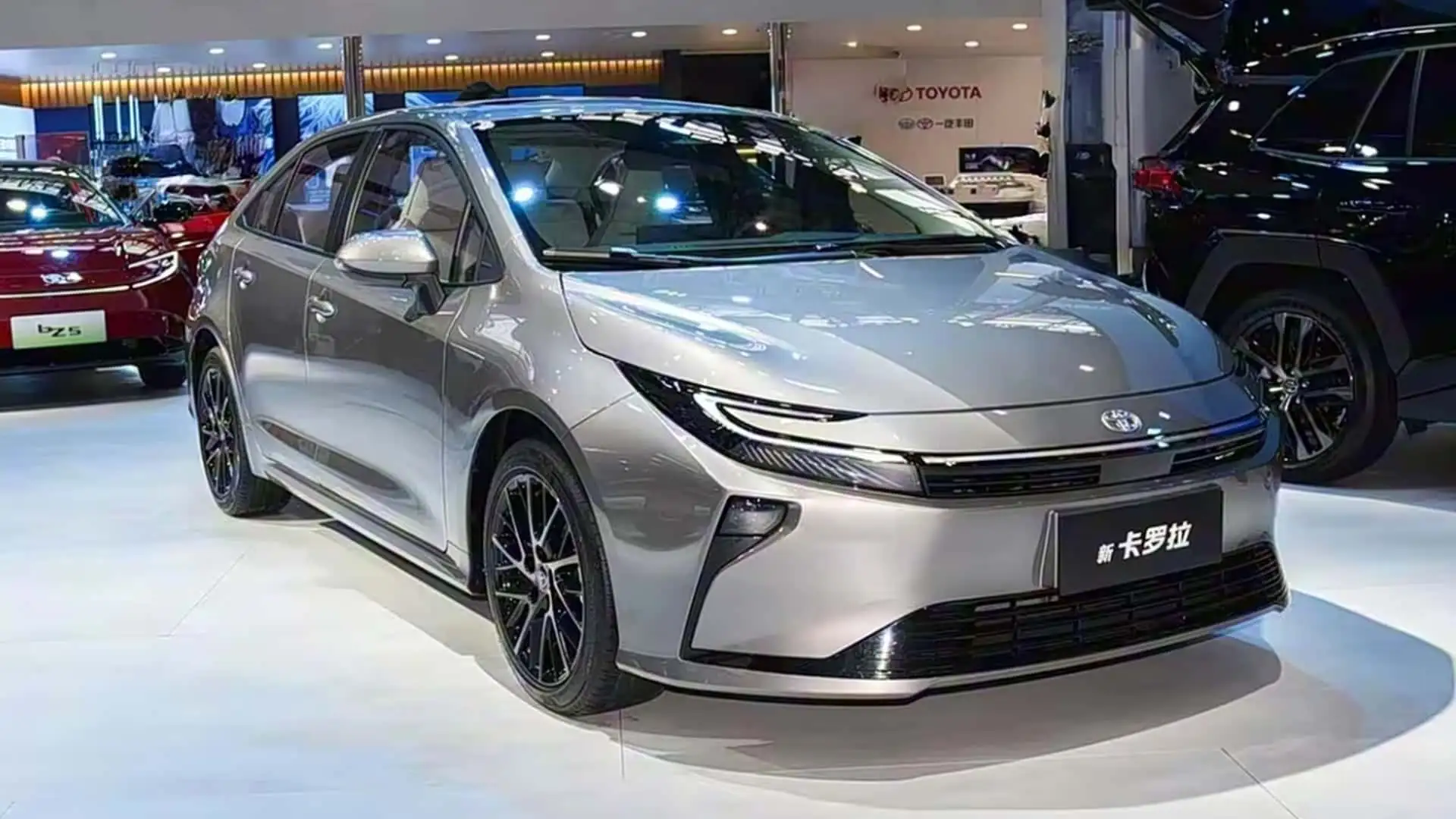 Novo Toyota Corolla 2026 chega à China com visual e híbrido potente