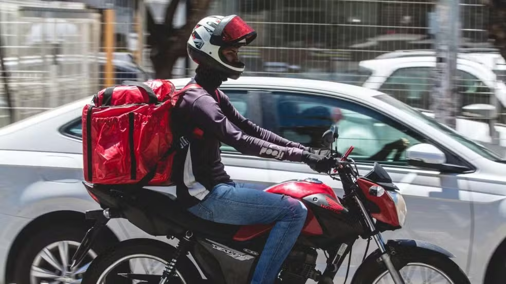Cadastro para desconto de 50% no IPVA para motociclistas de app é prorrogado