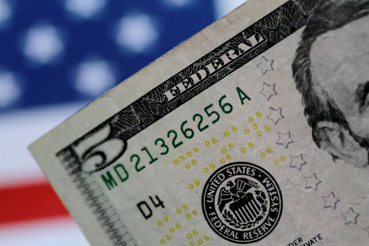 Dólar cai mais de 1% no Brasil com dados de emprego e ata do Fed