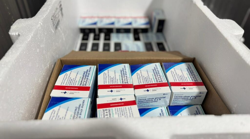 Piauí recebe 11 mil doses da vacina contra bronquiolite para gestantes e recém-nascidos