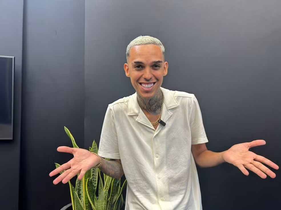 Cantor baiano viraliza nas redes com trava-língua do pagode