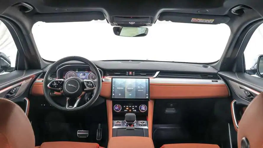 Jaguar encerra produção do F-Pace e inicia nova fase elétrica