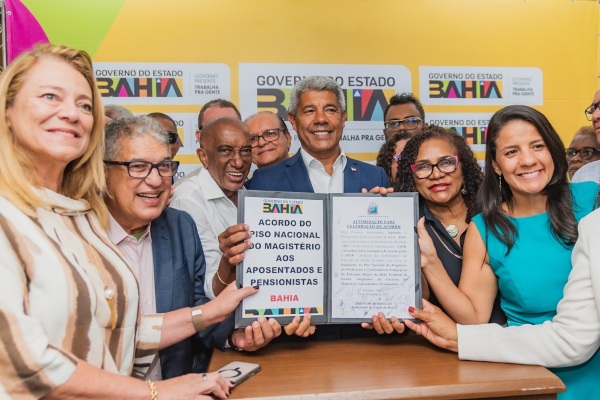 Governo da Bahia firma acordo para cumprir piso nacional do magistério