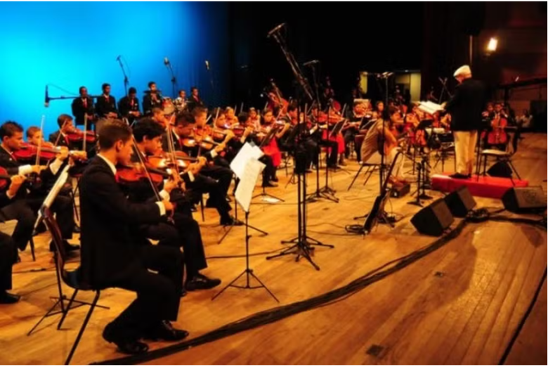 Recife recebe concerto flutuante da Orquestra Criança Cidadã no Natal
