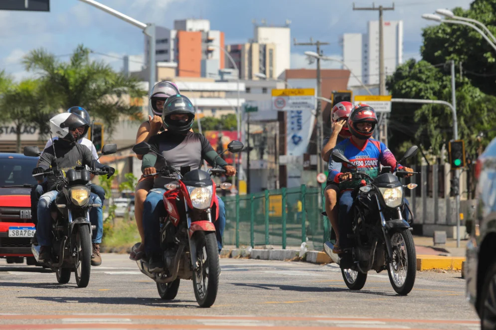Regulamentação de mototaxistas de app e desconto de 50% no IPVA em Fortaleza
