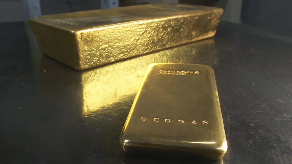 Ouro ultrapassa US$ 4.500 em meio a tensões geopolíticas e juros baixos