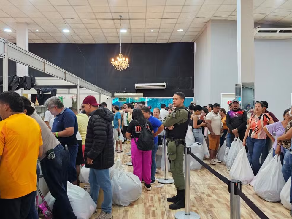 Bazar solidário em Teresina oferece celulares a partir de R$ 350 e perfumes importados