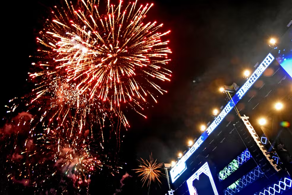 São Luís celebra 2026 com show de fogos de artifício e multidão nas ruas