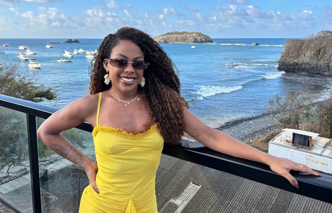 Marvvila apresenta pagode feminino em show em Fernando de Noronha