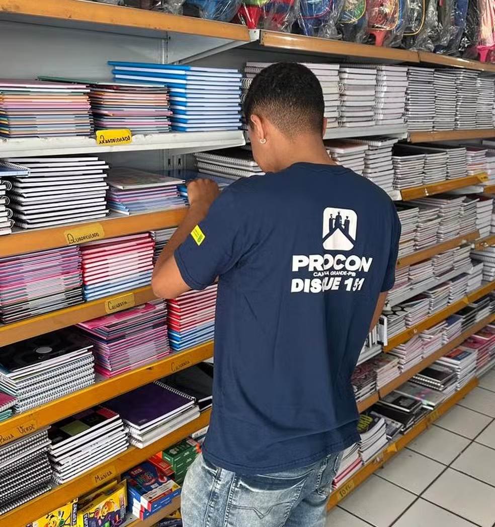 Procon identifica variação de até 560% em preços de material escolar em Campina Grande