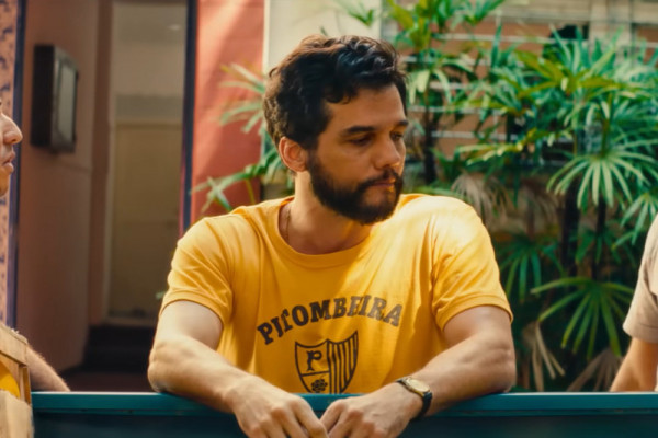 Camisa da Pitombeira se torna sucesso nacional após filme o agente secreto