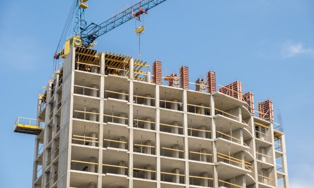 Construção civil protesta contra decisão que derruba lei em João Pessoa