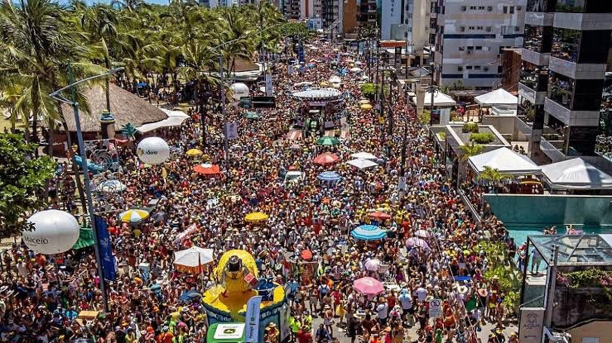Bloco Pinto da Madrugada homenageia Kara Veia no Carnaval 2026 em Maceió