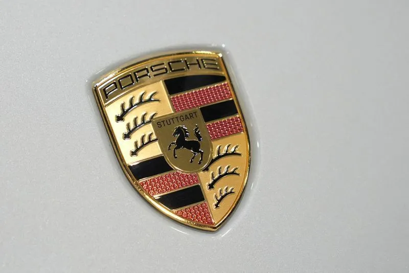 Entregas da Porsche caem 10% em 2025 por retração na China e Europa
