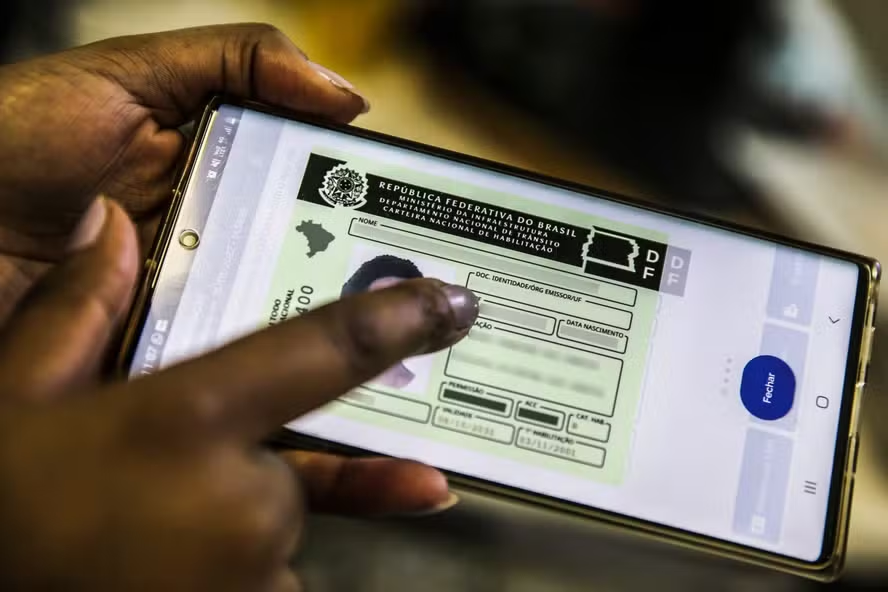 Motoristas sem multas conquistam renovação automática da CNH gratuitamente