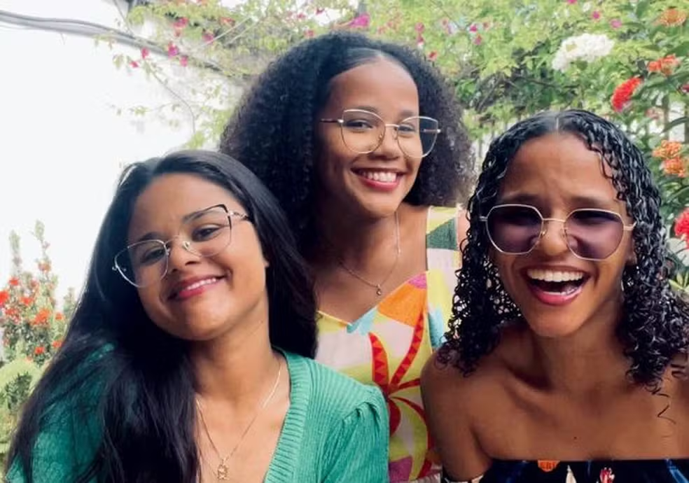 Irmãs baianas que têm a mesma idade causam surpresa na internet