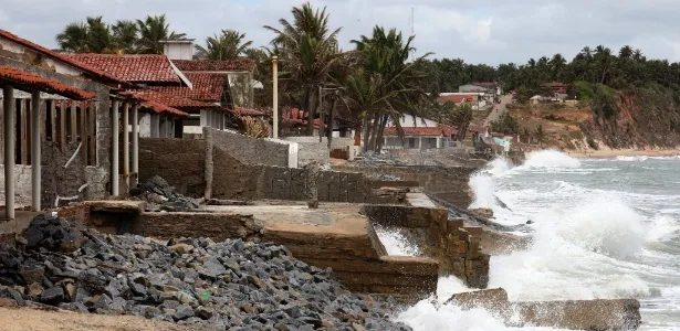 Obra para conter avanço do nível do mar em Baía da Traição é iniciada