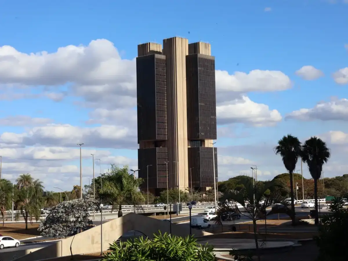 Copom avalia manter Selic em 15% com diretoria incompleta nesta quarta-feira