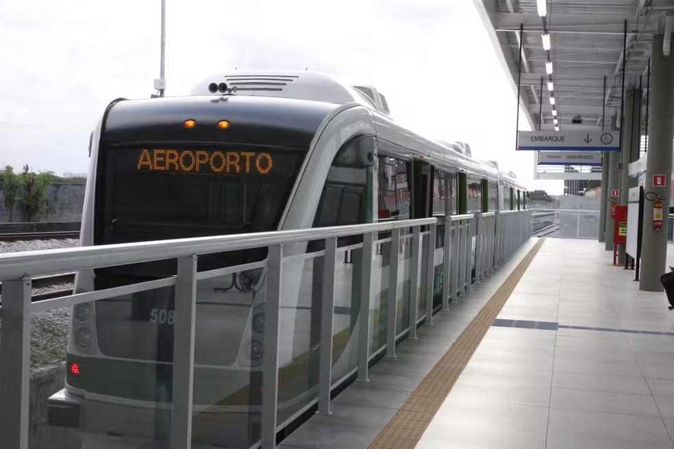 VLT que liga o aeroporto de Fortaleza à linha Nordeste do metrô é inaugurado