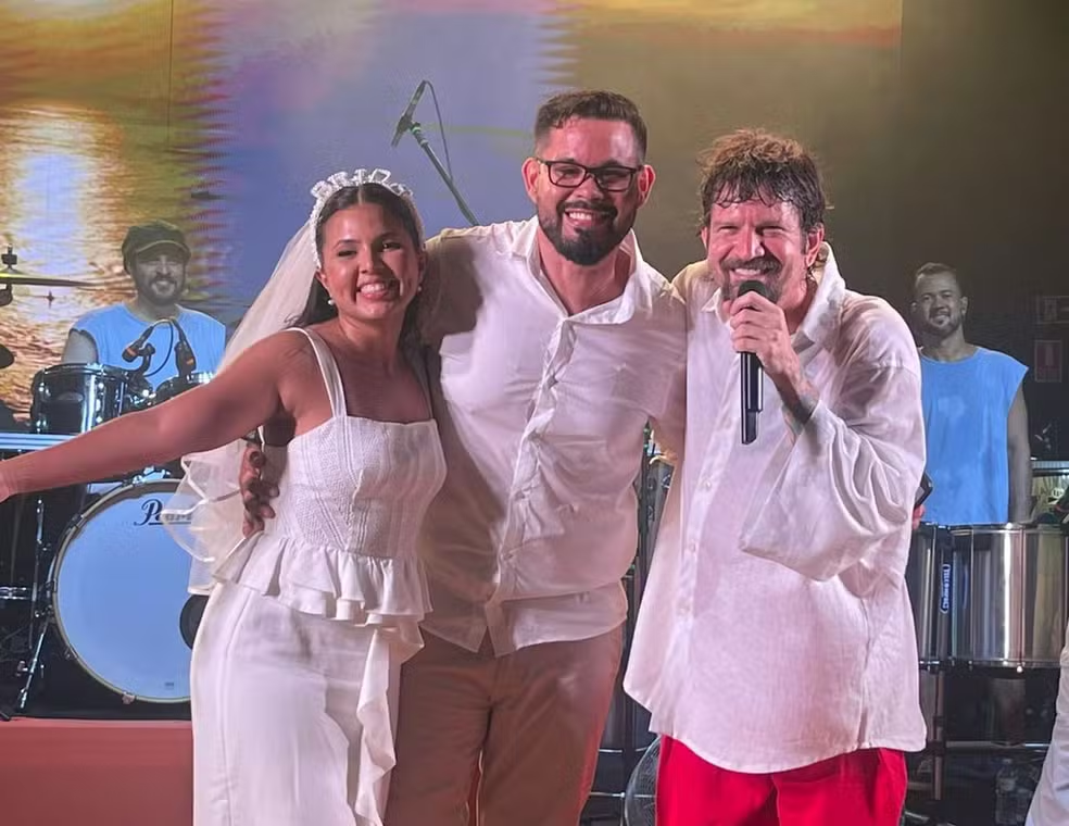 Saulo homenageia recém-casados durante show em Aracaju com música especial