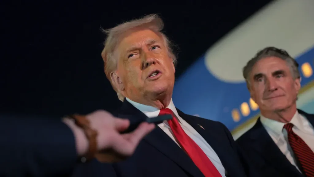 Trump anuncia que Índia começará a comprar petróleo da Venezuela