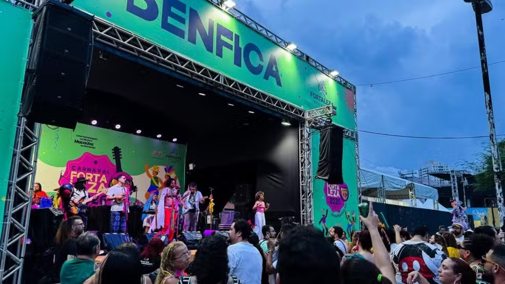 Bloqueio de vias no entorno dos polos de festa durante Carnaval em Fortaleza