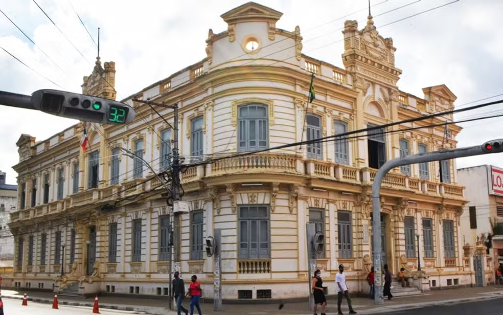 Justiça autoriza reajuste salarial de prefeito e vereadores em Feira de Santana