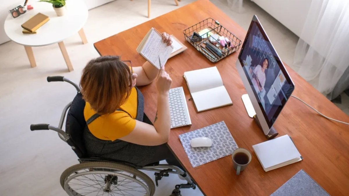 Prefeitura de Fortaleza oferece curso gratuito com 120 vagas em tecnologia para mulheres e pessoas com deficiência
