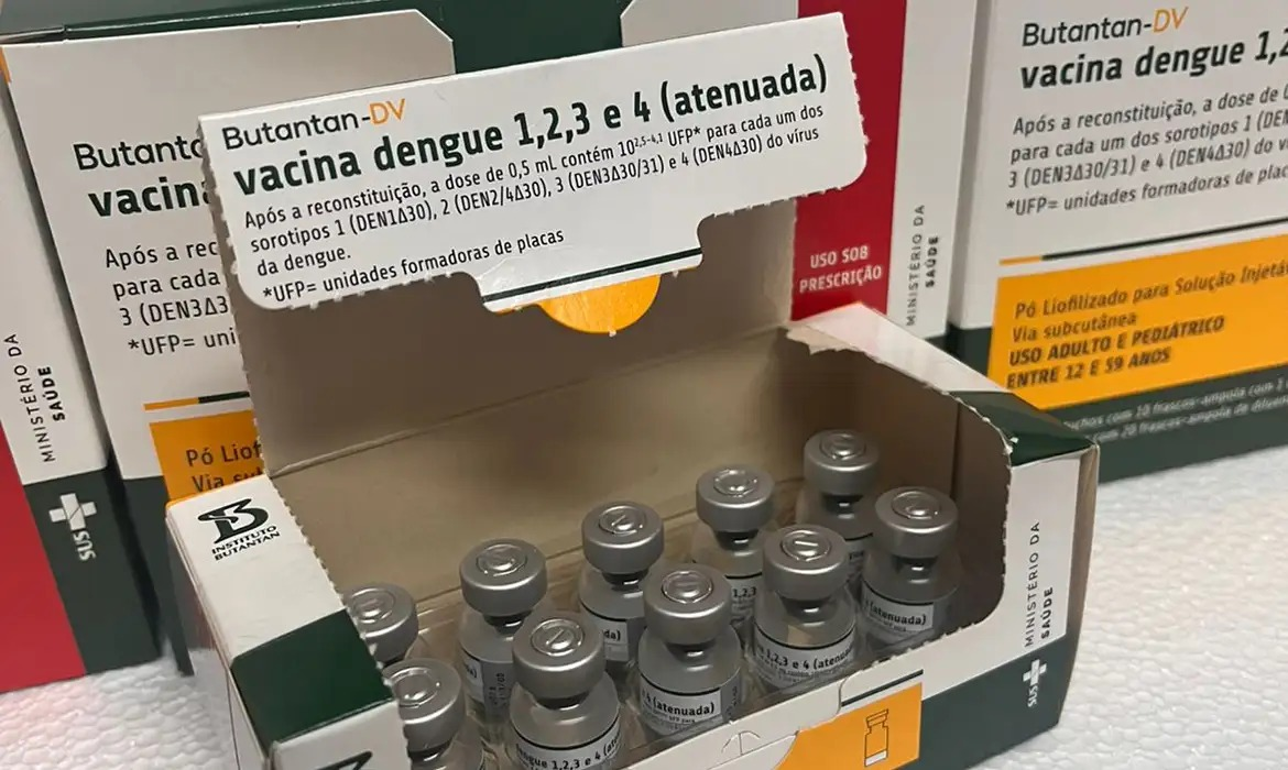 Bahia inicia distribuição da vacina 100% BR contra a dengue em todo estado