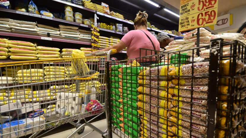 Tempo de trabalho para comprar comida em Natal e impacto no salário mínimo