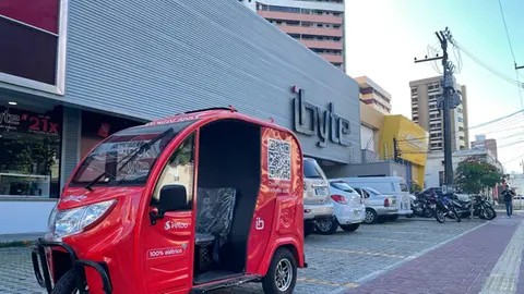 Fortaleza amplia transporte gratuito com tuk-tuks elétricos para periferia