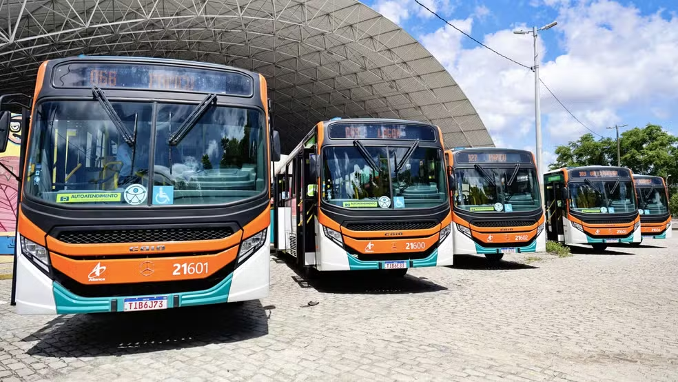 Etufor amplia itinerário de três linhas de ônibus no terminal do Centro em Fortaleza
