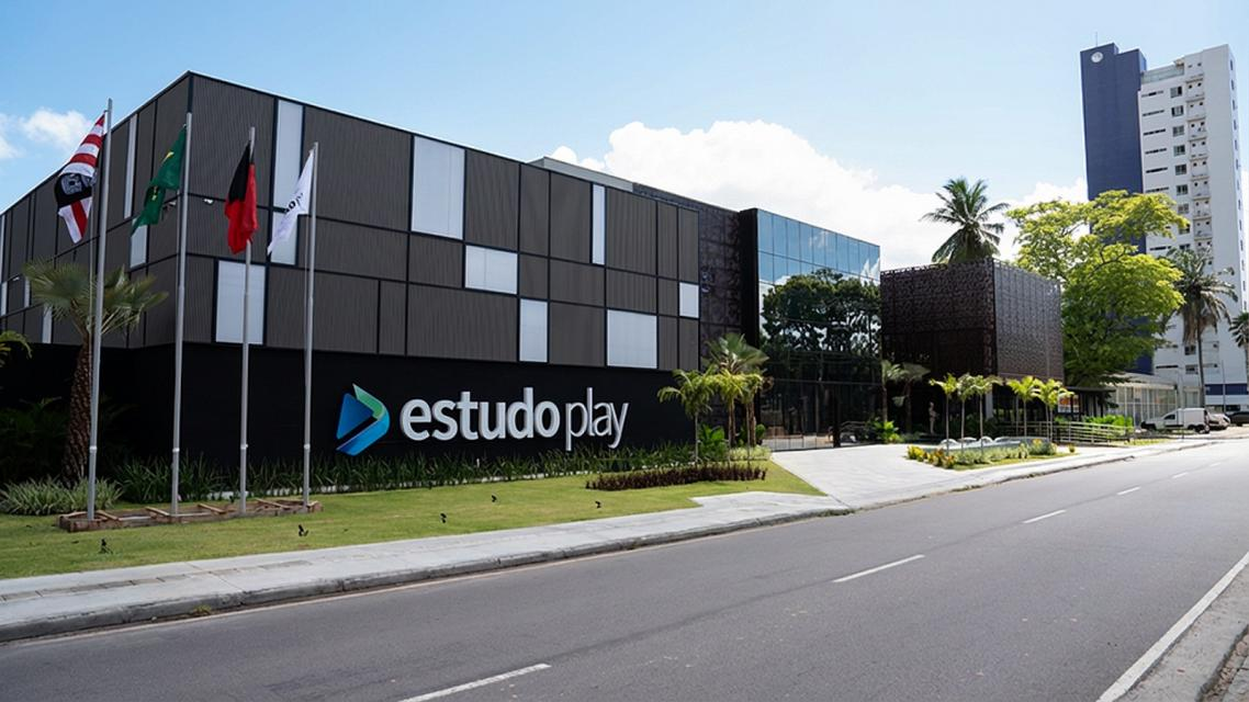 Empresa da Paraíba conquista recorde mundial de correção de redações com IA