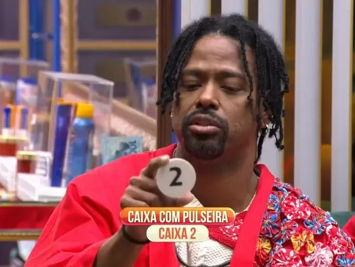 Leandro Boneco sobrevive a dois paredões seguidos no BBB e avança no jogo