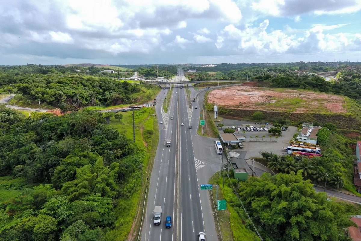 Feriado de Tiradentes terá fluxo intenso de veículos nas rodovias baianas