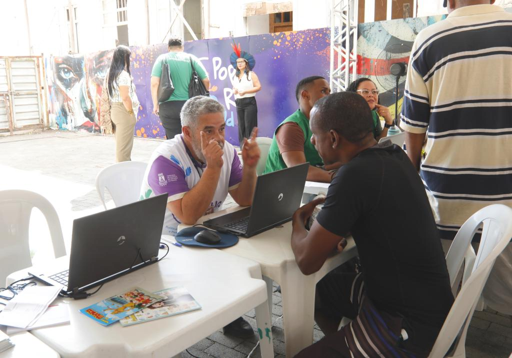 TRT-BA oferece orientações trabalhistas à população em situação de rua