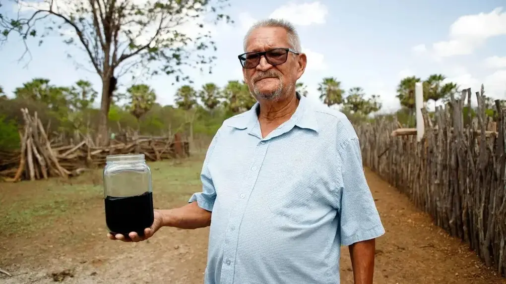 Milagre no sertão: Agricultor busca água e acha petróleo a 40 metros de profundidade no Ceará