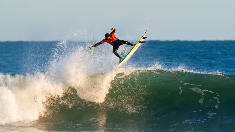 Madruga de gala: Mar reage na Nova Zelândia e WSL confirma fase final em Raglan com ‘brazucas’ no topo