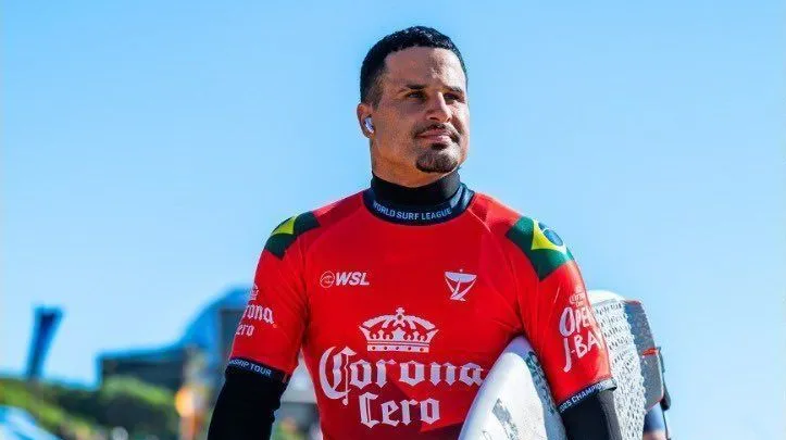 Briga de gigantes: Ítalo Ferreira amassa em Raglan e faz semifinal 100% brasileira contra Yago Dora na Nova Zelândia