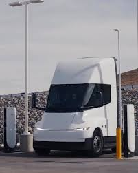Tesla semi promete revolucionar transporte de cargas nos Estados Unidos