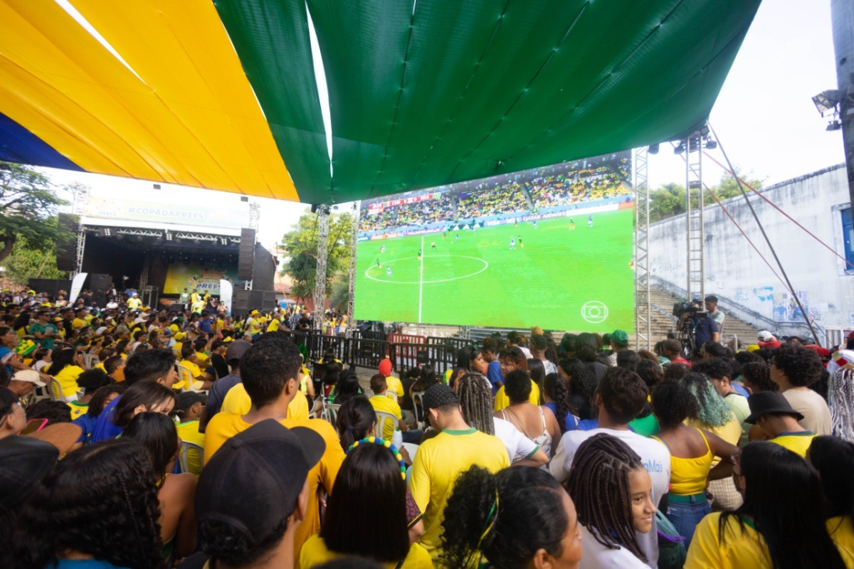 Por que seu vizinho grita gol antes da sua TV mostrar?