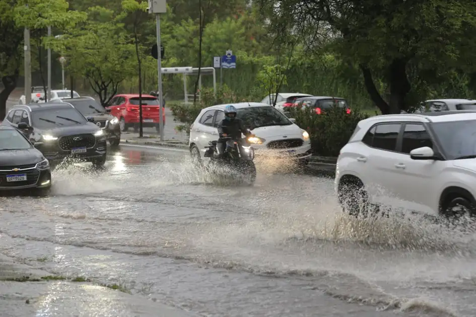 Chuva de até 50 mm e ventos de 60 km/h colocam cidades do Ceará em alerta