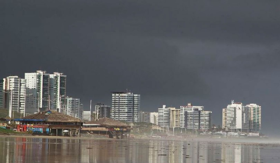 Chuvas de até 50 mm e ventos de 60 km/h deixam mais de 100 cidades em alerta