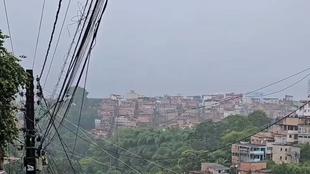 Defesa Civil alerta para risco de deslizamentos após temporal em Salvador