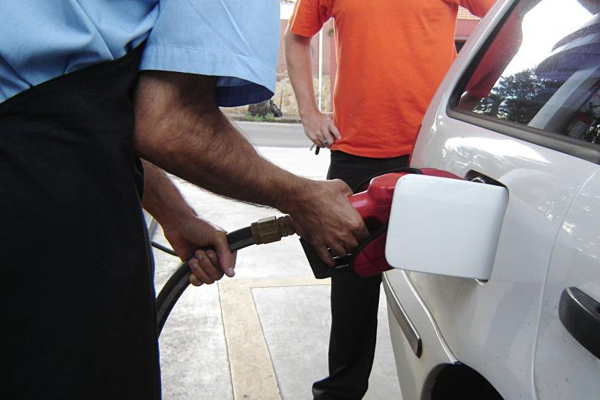 Preço da gasolina em Natal atinge R$ 7,49 e motiva fiscalização do Procon